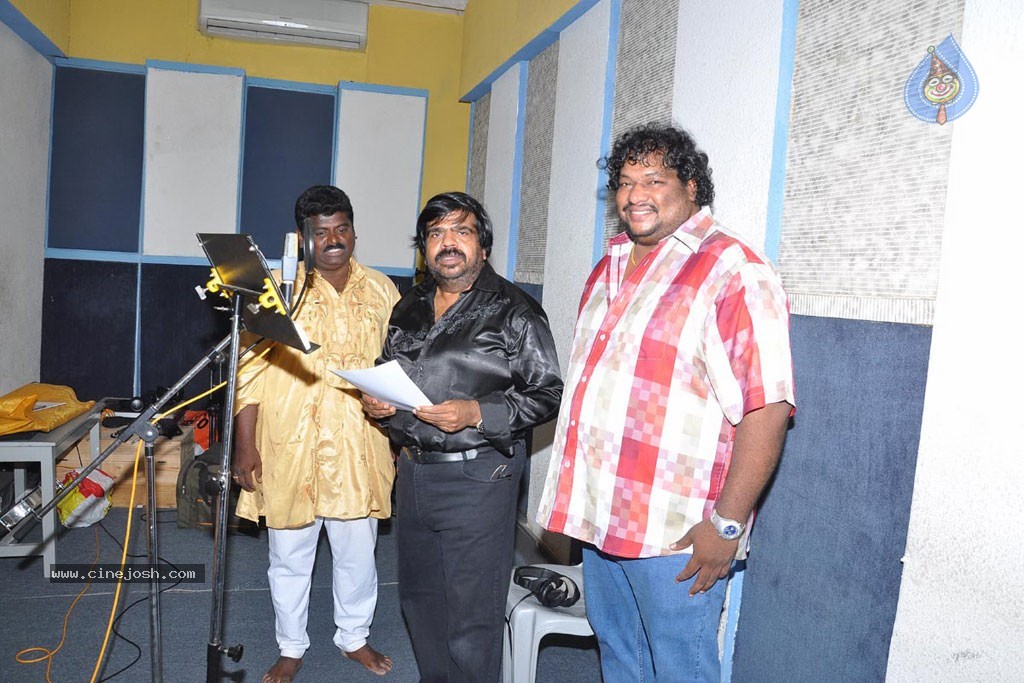 Arya Surya Tamil Movie Hot Stills - 39 / 85 photos
