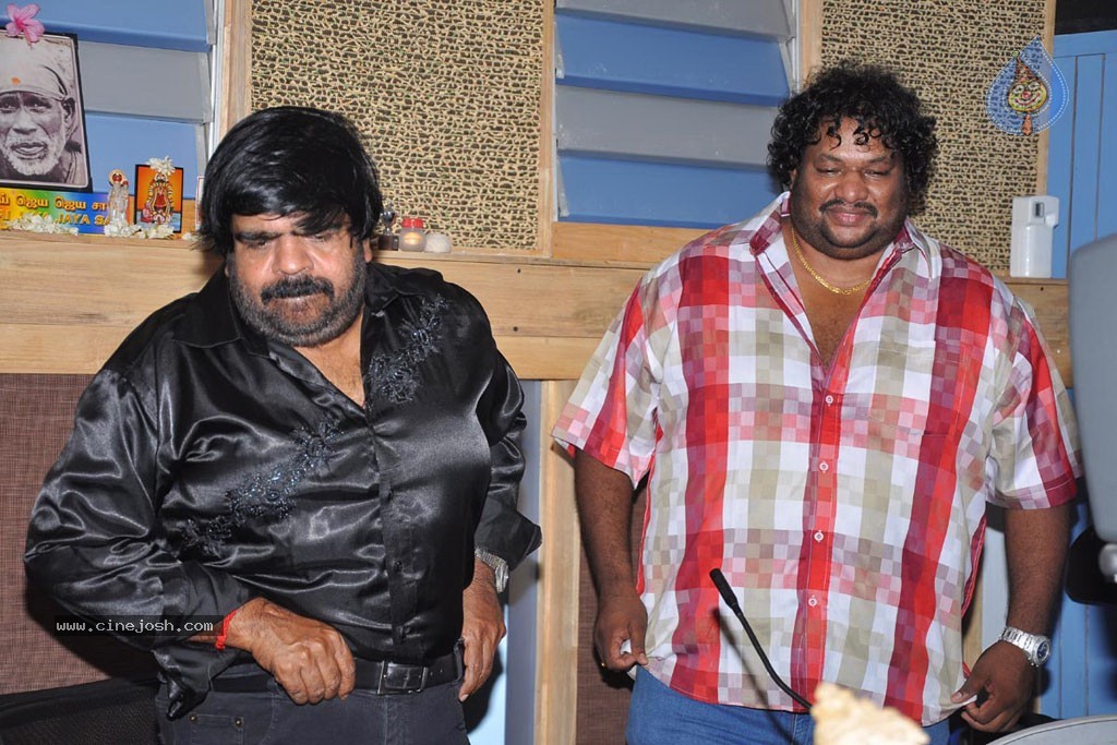 Arya Surya Tamil Movie Hot Stills - 76 / 85 photos