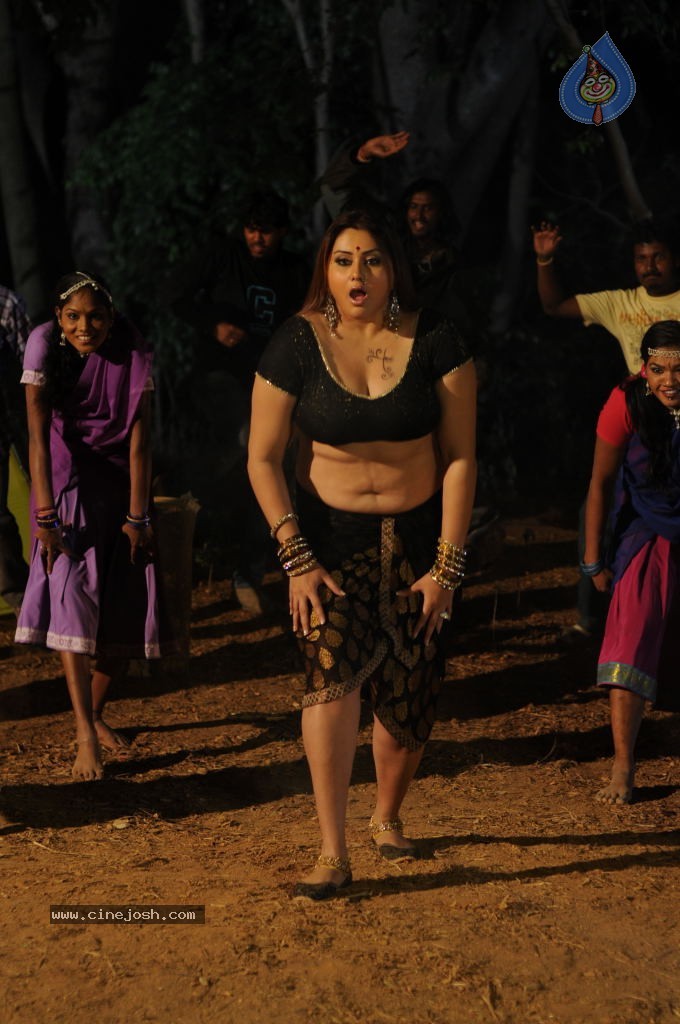 Bhaja Bhajantrilu Movie Hot Stills - 6 / 103 photos