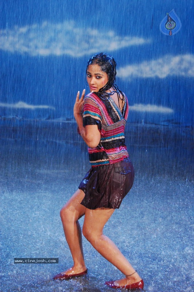 Bhaja Bhajantrilu Movie Hot Stills - 20 / 103 photos
