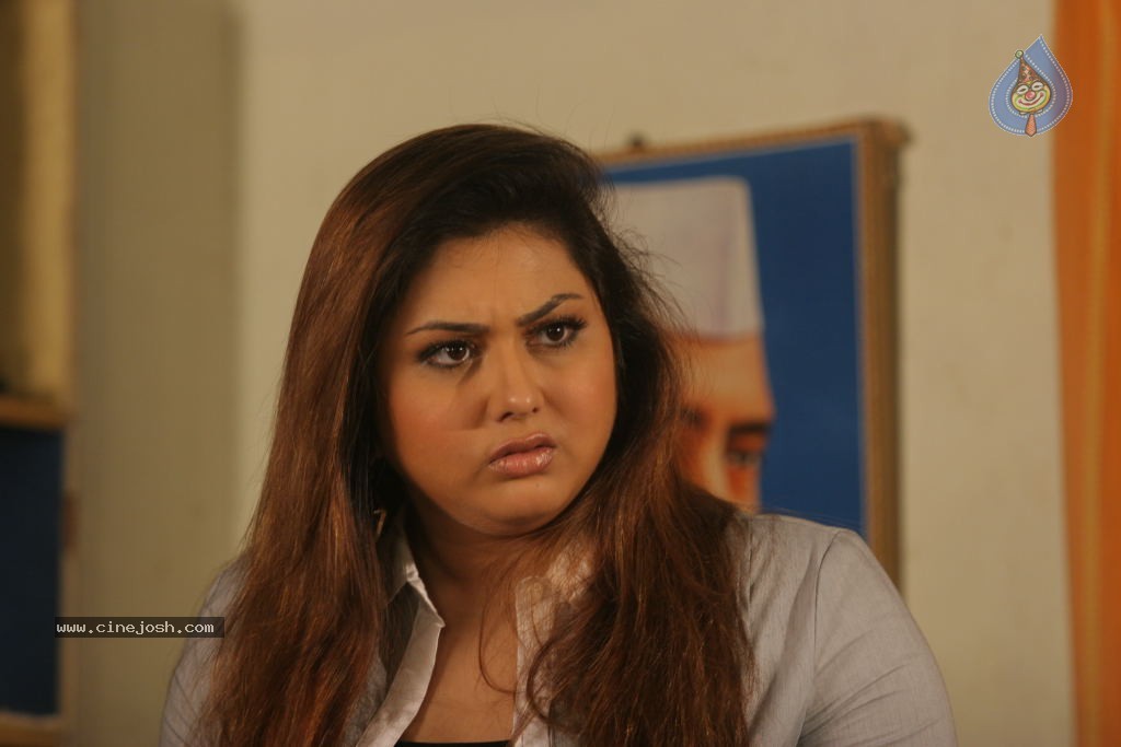 Bhaja Bhajantrilu Movie Hot Stills - 27 / 103 photos