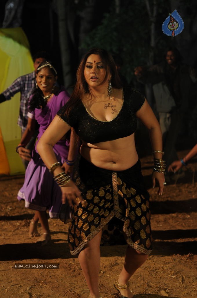Bhaja Bhajantrilu Movie Hot Stills - 60 / 103 photos