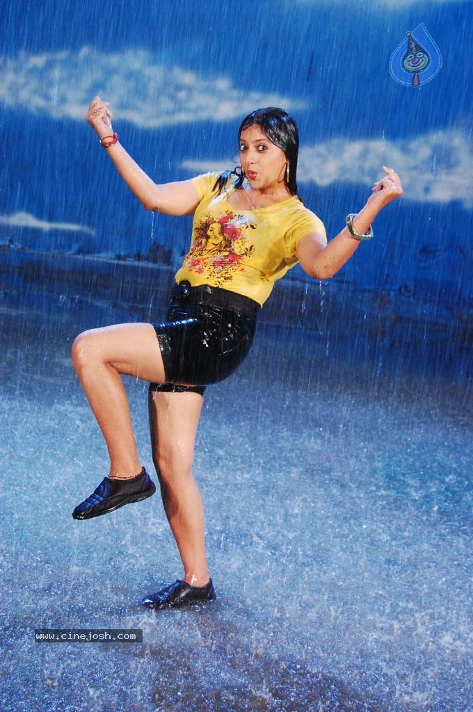 Bhaja Bhajantrilu Movie Hot Stills - 65 / 103 photos