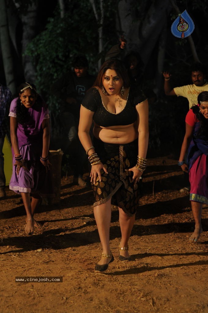 Bhaja Bhajantrilu Movie Hot Stills - 70 / 103 photos