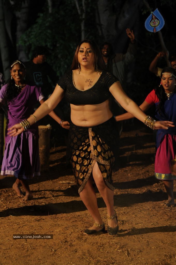 Bhaja Bhajantrilu Movie Hot Stills - 102 / 103 photos