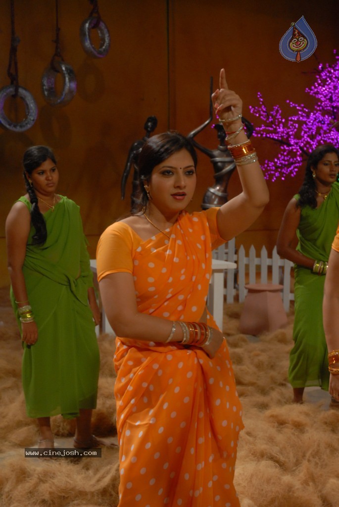 Bhaja Bhajantrilu Movie New Hot Stills - 2 / 181 photos