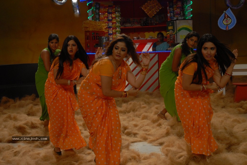 Bhaja Bhajantrilu Movie New Hot Stills - 58 / 181 photos
