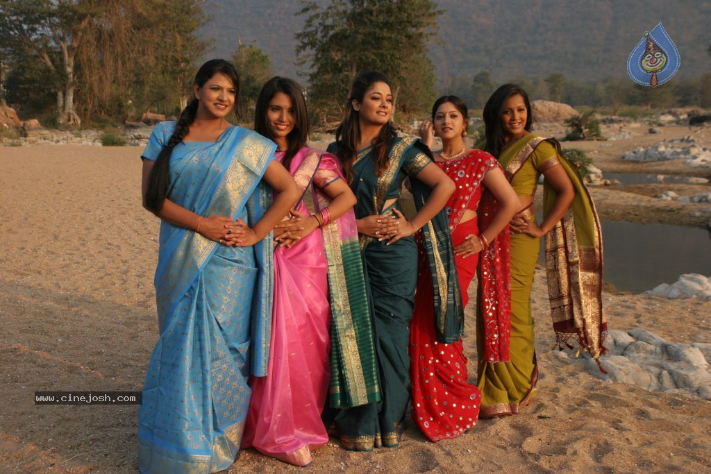Bhaja Bhajantrilu Movie New Hot Stills - 89 / 181 photos