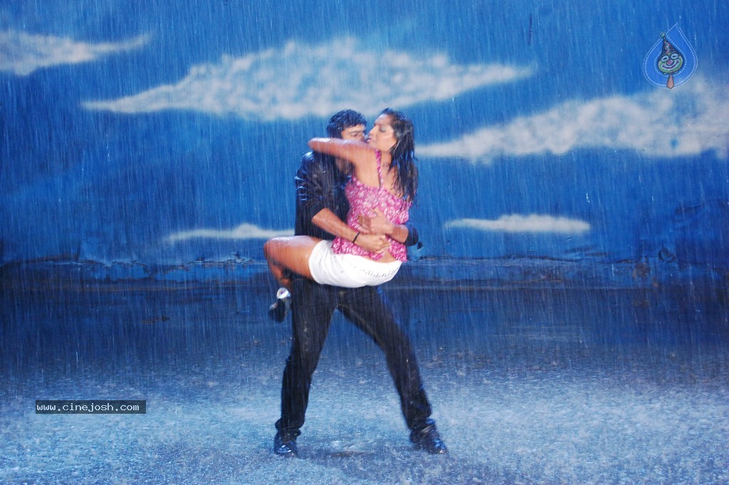 Bhaja Bhajantrilu Movie New Hot Stills - 91 / 181 photos