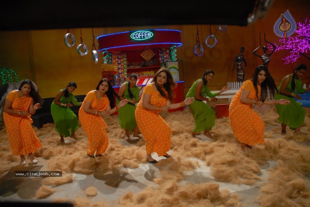 Bhaja Bhajantrilu Movie New Hot Stills - 138 / 181 photos