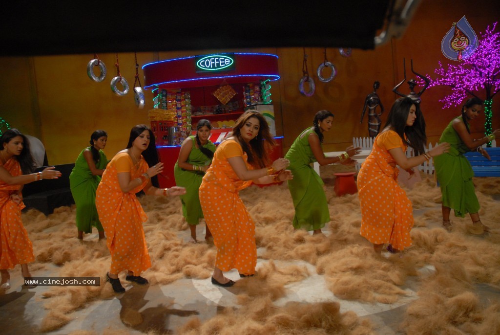 Bhaja Bhajantrilu Movie New Hot Stills - 154 / 181 photos