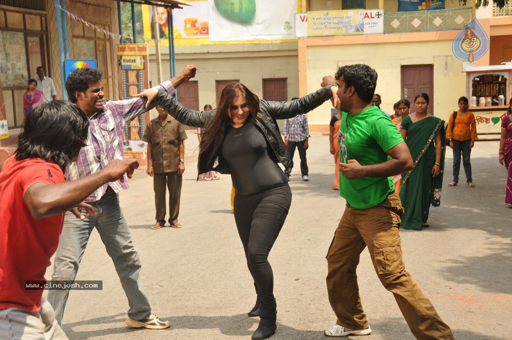 Bhaja Bhajantrilu Movie New Hot Stills - 157 / 181 photos