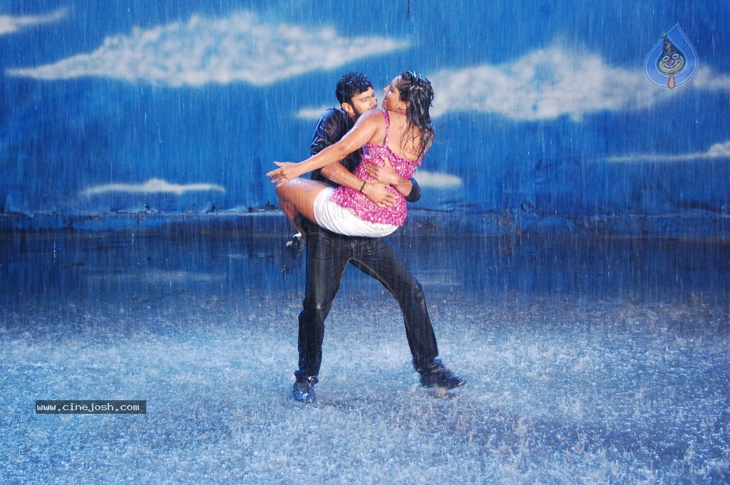 Bhaja Bhajantrilu Movie New Hot Stills - 167 / 181 photos