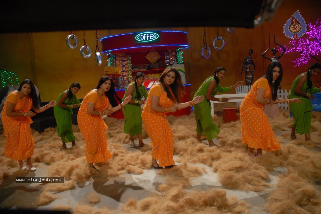 Bhaja Bhajantrilu Movie New Hot Stills - 168 / 181 photos