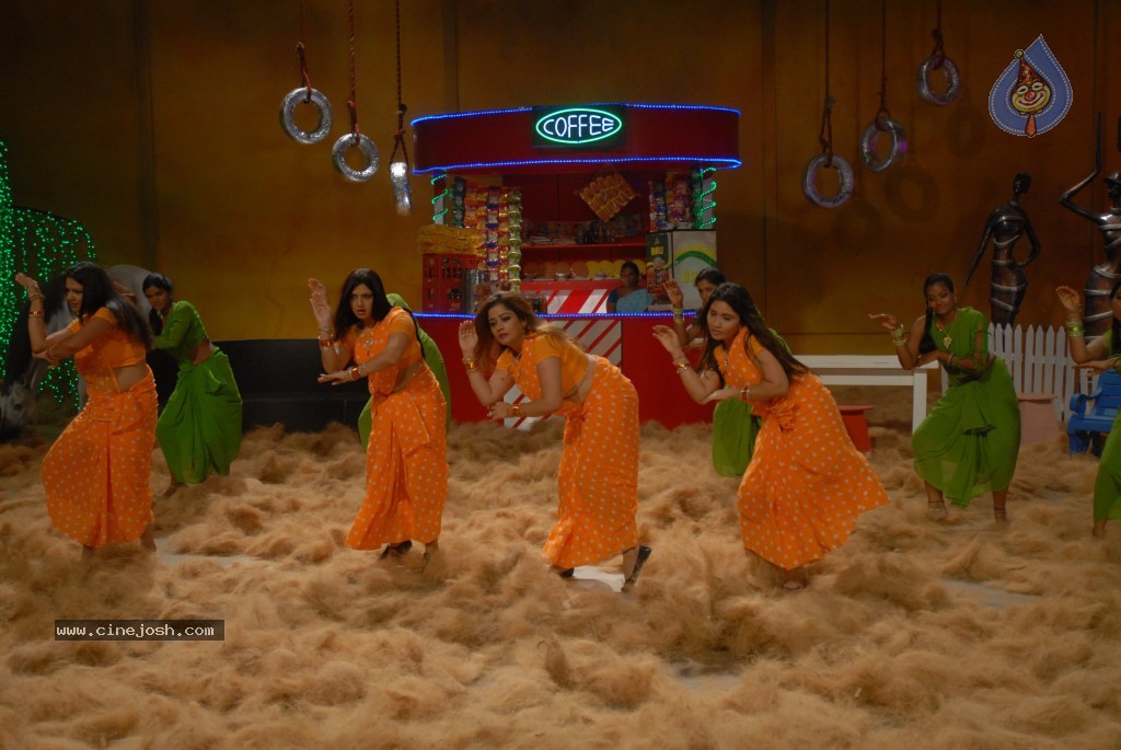 Bhaja Bhajantrilu Movie New Hot Stills - 181 / 181 photos