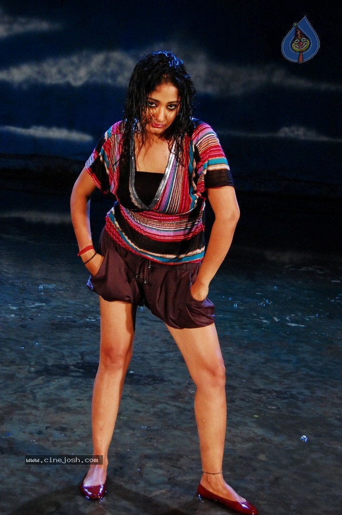 Bhaja Bhajantrilu Movie New Spicy Stills - 63 / 92 photos