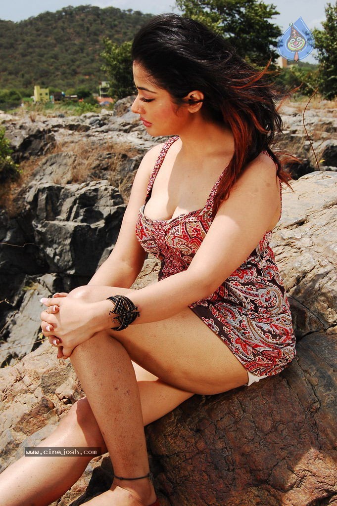 Bhaja Bhajantrilu Movie Spicy Stills - 25 / 52 photos
