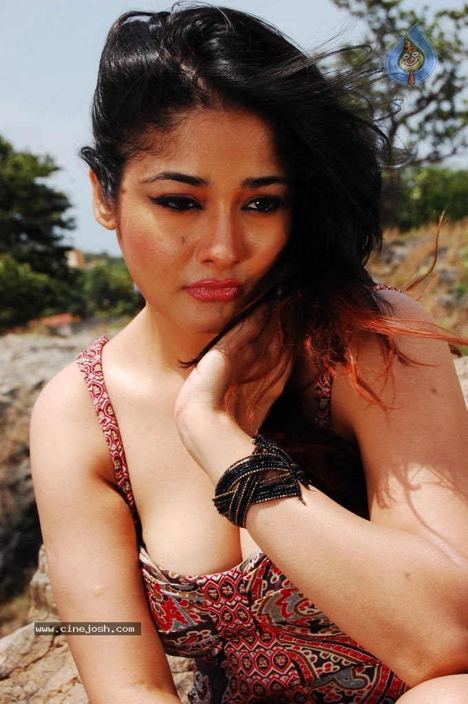Bhaja Bhajantrilu Movie Spicy Stills - 27 / 52 photos