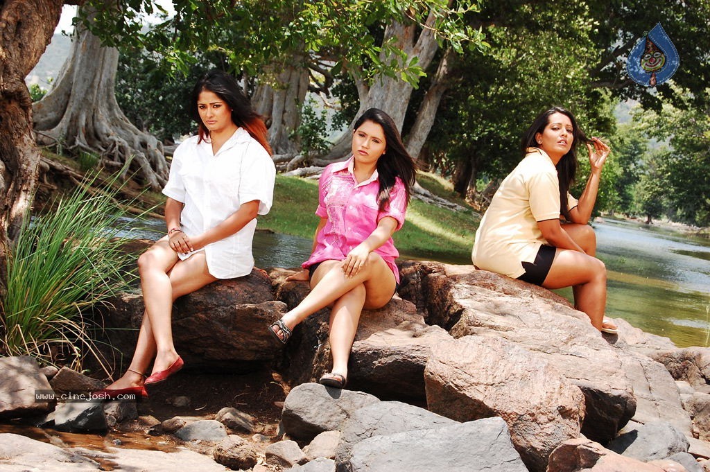 Bhaja Bhajantrilu Movie Spicy Stills - 32 / 52 photos