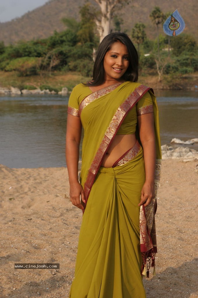 Bhaja Bhajantrilu Movie Spicy Stills - 33 / 52 photos