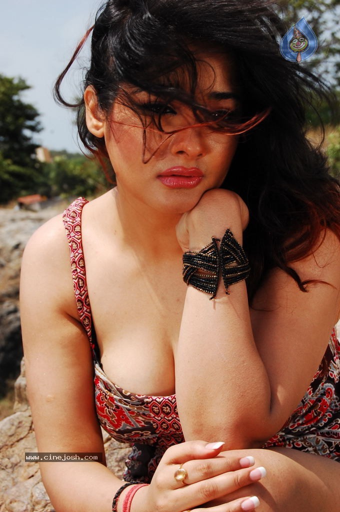 Bhaja Bhajantrilu Movie Spicy Stills - 40 / 52 photos