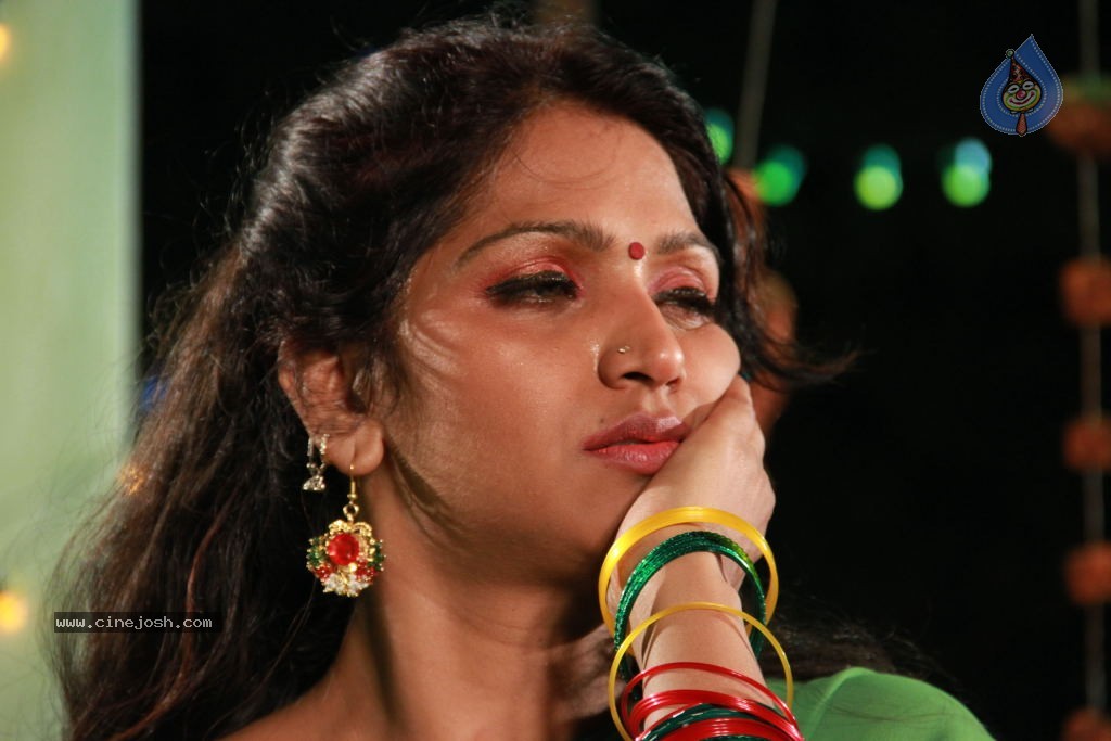 Bhuvaneswari Hot Stills - 22 / 68 photos