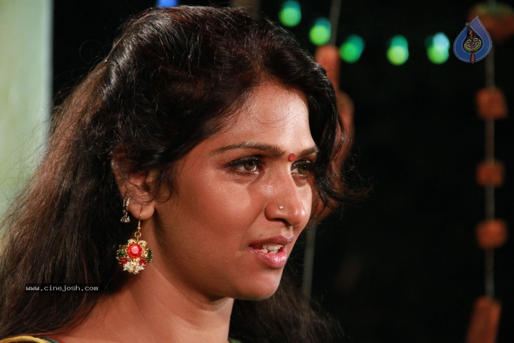 Bhuvaneswari Hot Stills - 45 / 68 photos