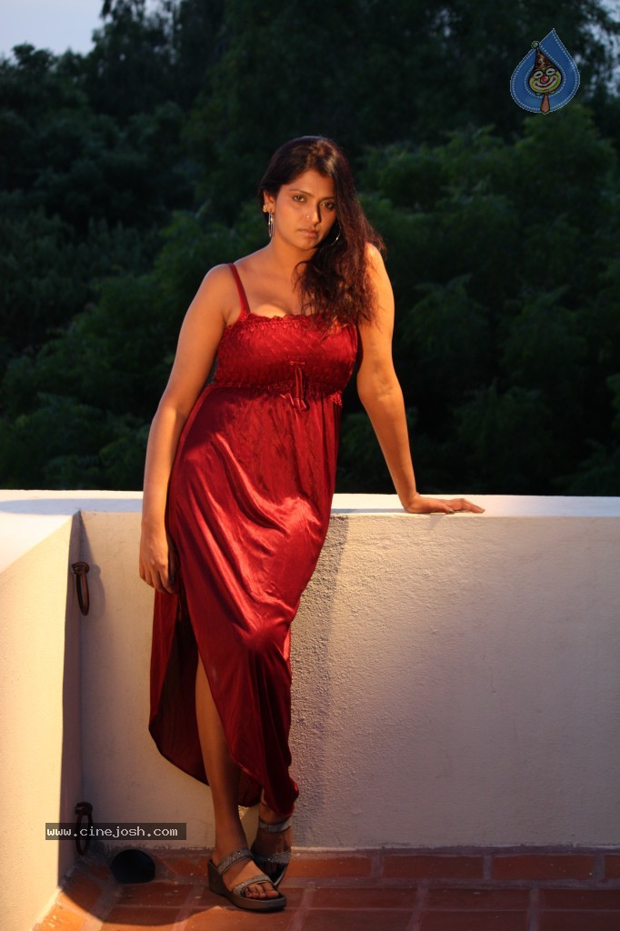 Bhuvaneswari New Spicy Stills - 18 / 49 photos