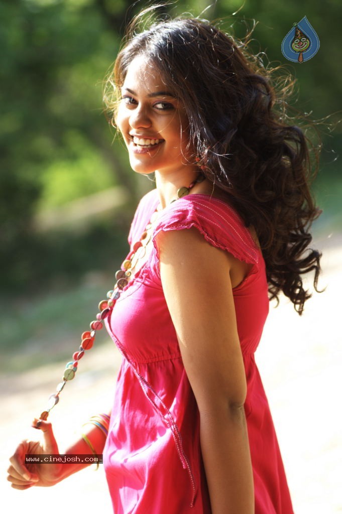 Bindu Madhavi Hot Photos - 12 / 102 photos
