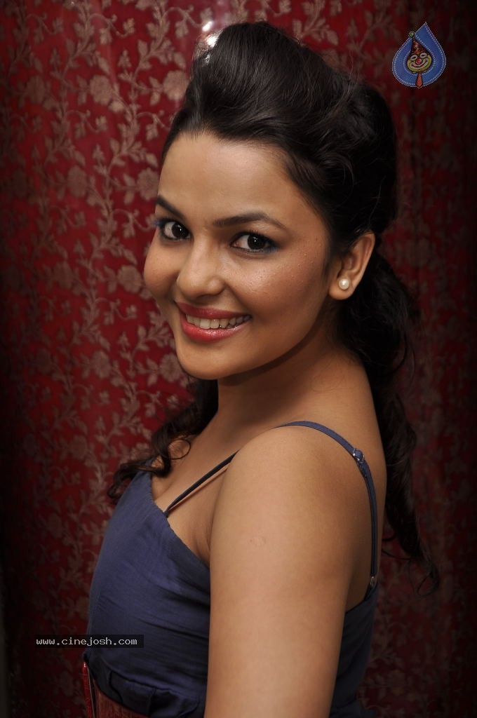 Chitrashi Rawat Hot Stills - 48 / 56 photos