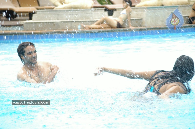 Chukkalanti Ammayi Chakkanaina Abbai Spicy Pics - 58 / 66 photos