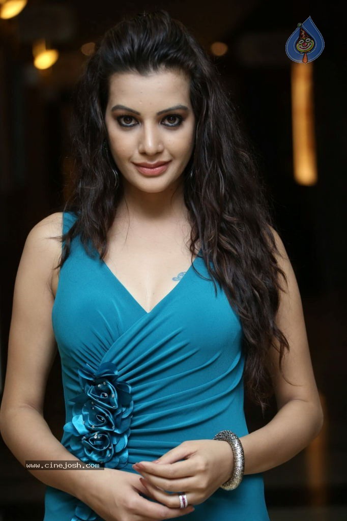 Diksha Panth New Photos - 20 / 35 photos