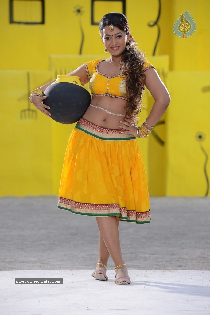 Ester Noronha New Hot Photos - 2 / 90 photos