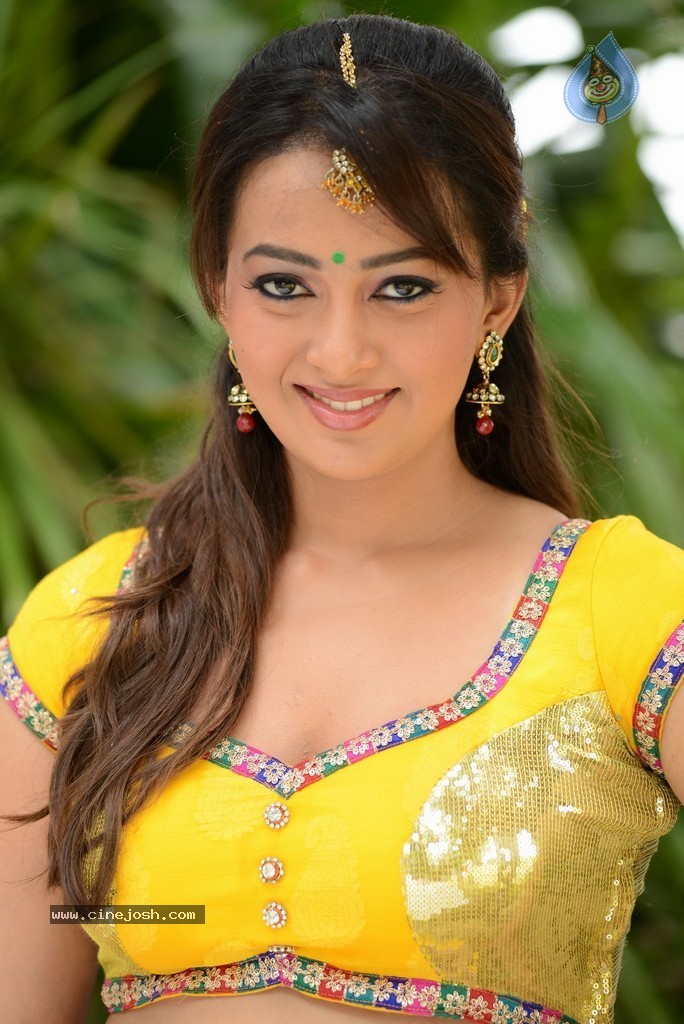 Ester Noronha New Hot Photos - 71 / 90 photos