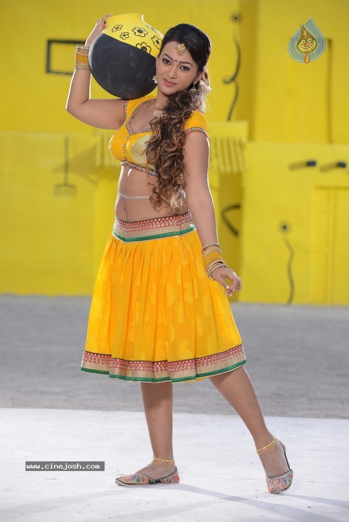 Ester Noronha New Hot Photos - 83 / 90 photos