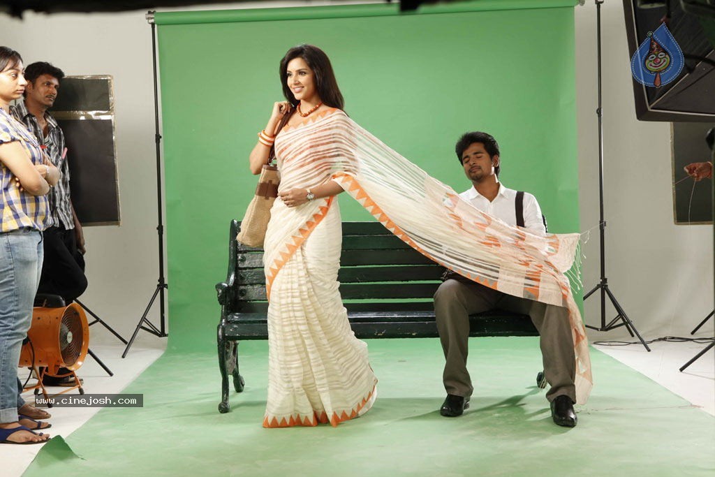 Ethir Neechal Tamil Movie Spicy Stills - 30 / 34 photos