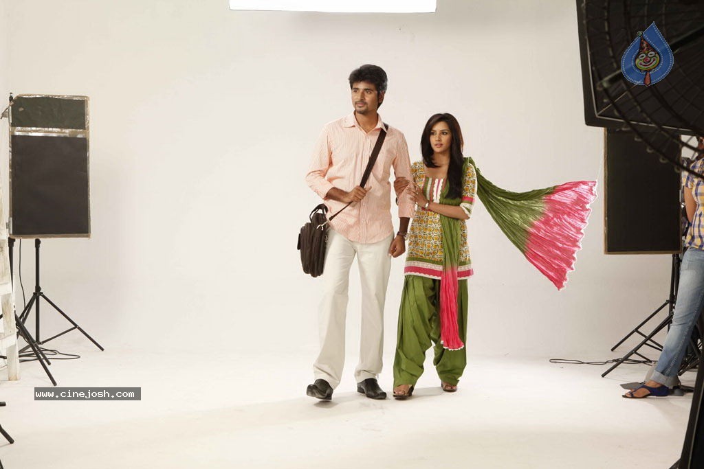 Ethir Neechal Tamil Movie Spicy Stills - 34 / 34 photos