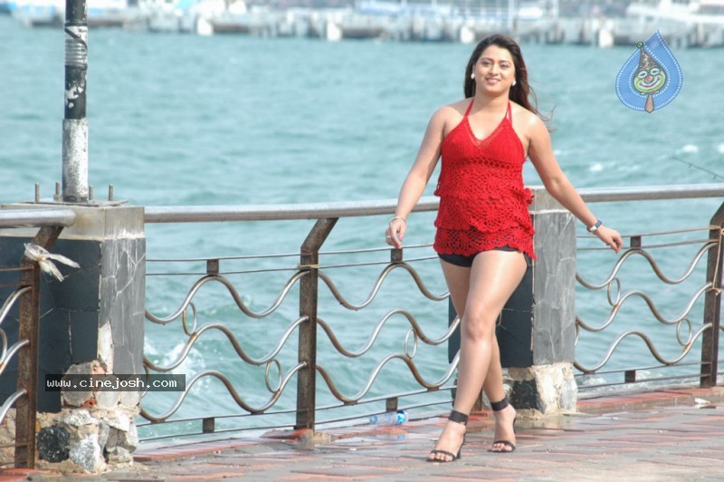 Farah Khan Spicy Gallery - 13 / 92 photos