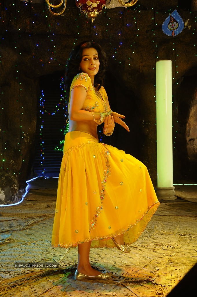 Flora Saini Spicy Stills - 4 / 69 photos
