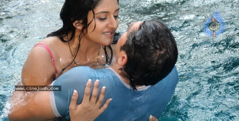 Gaayam 2 Movie Spicy Stills - 3 / 9 photos