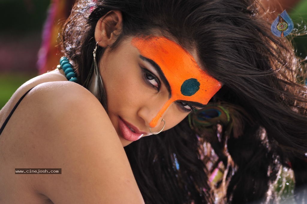 Gabriela Bertante Item Song Stills in DCM - 22 / 41 photos