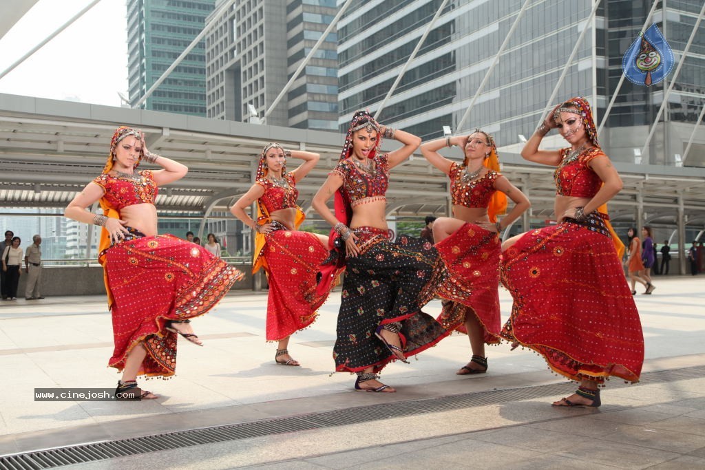 Gabriela Bertante Item Song Stills in DCM - 24 / 41 photos