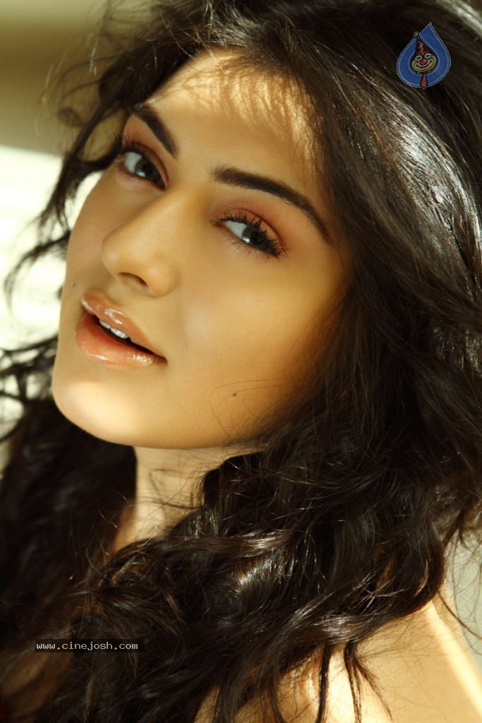 Hansika Latest Stills - 10 / 32 photos