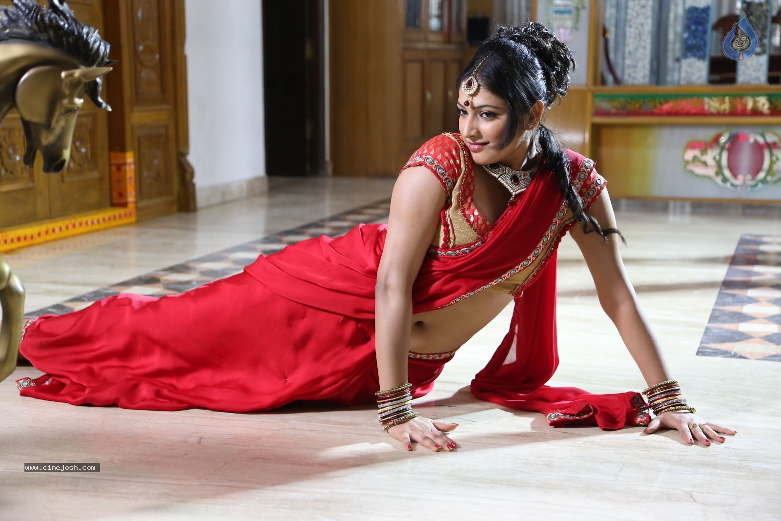 Haripriya Hot Pics - 8 / 92 photos