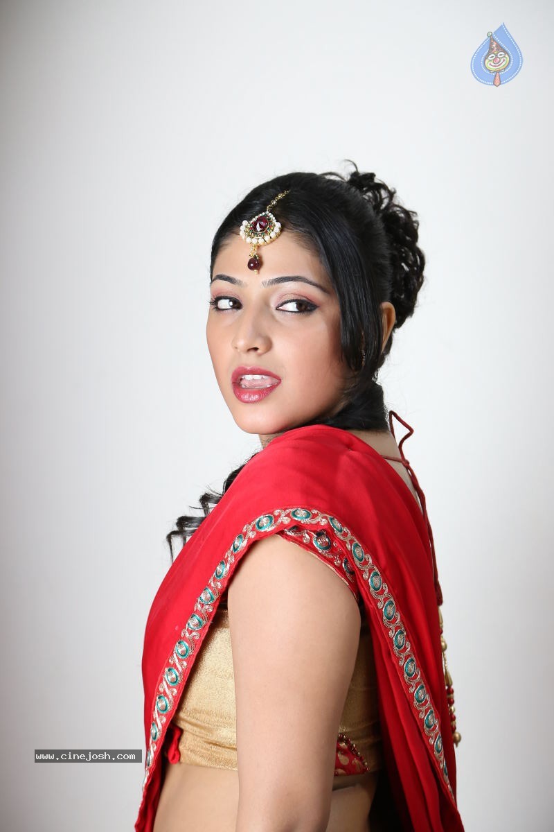 Haripriya Hot Pics - 50 / 92 photos