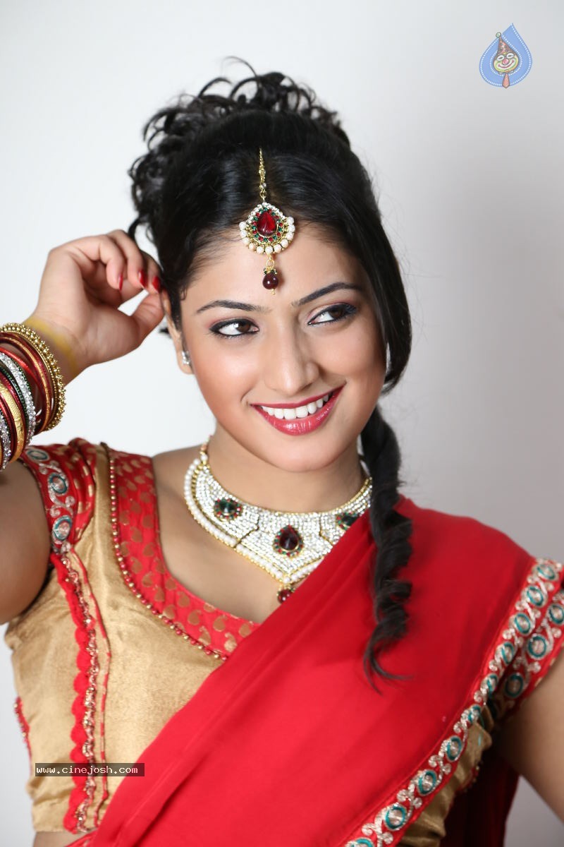 Haripriya Hot Pics - 55 / 92 photos