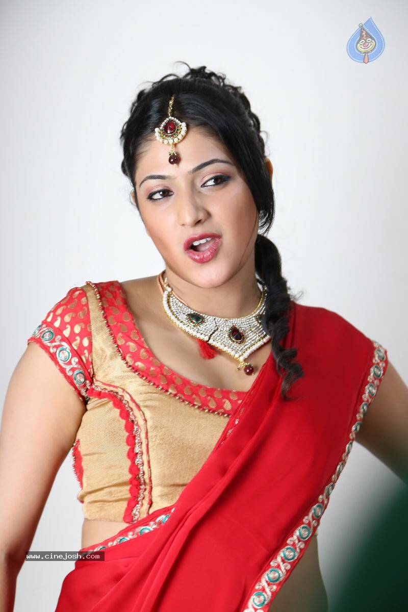 Haripriya Hot Pics - 72 / 92 photos