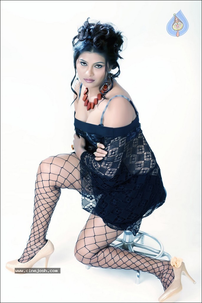 Hema Jilloju Portfolio Stills - 13 / 82 photos