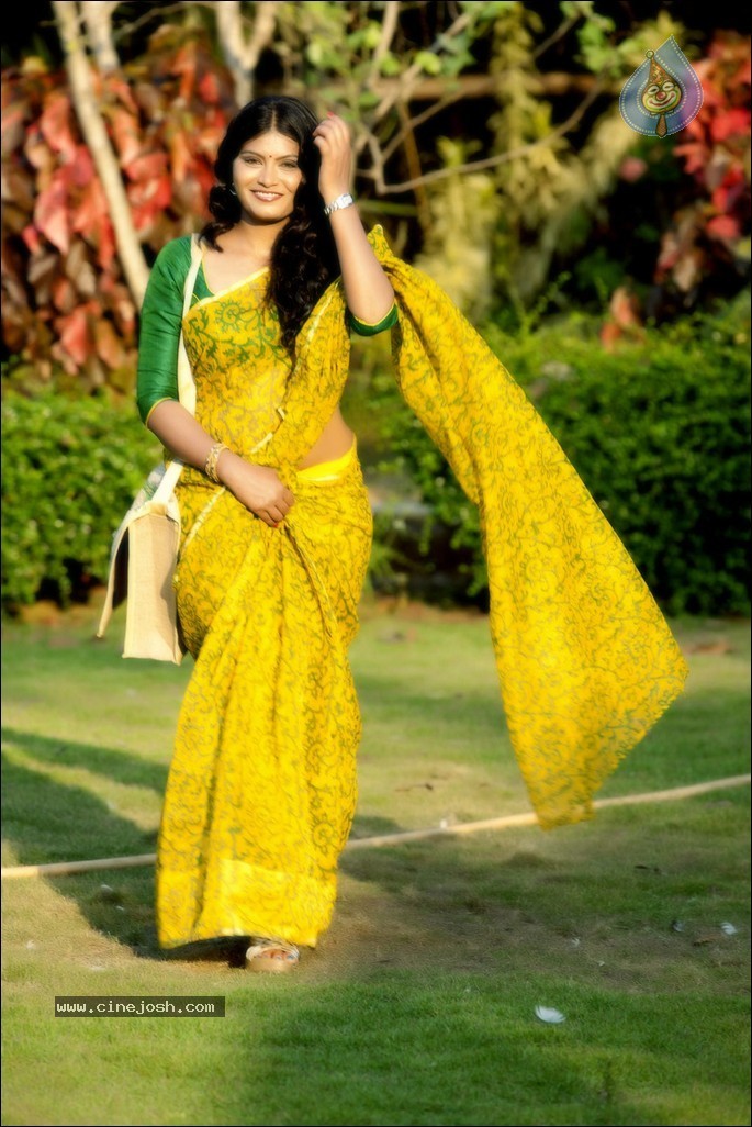 Hema Jilloju Portfolio Stills - 25 / 82 photos