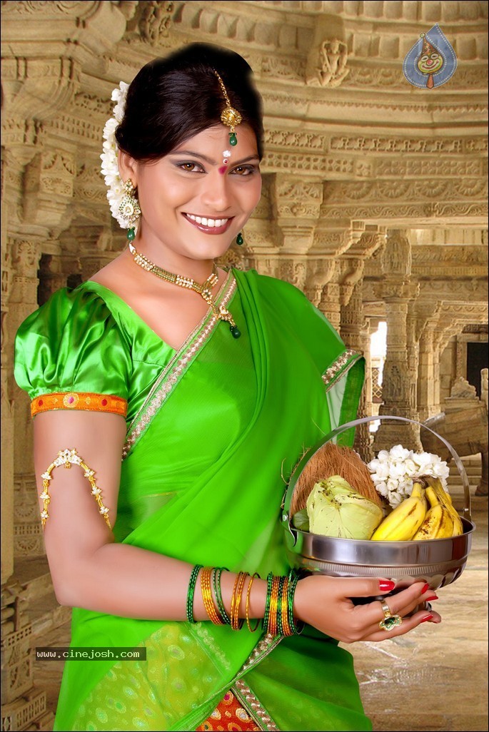 Hema Jilloju Portfolio Stills - 35 / 82 photos